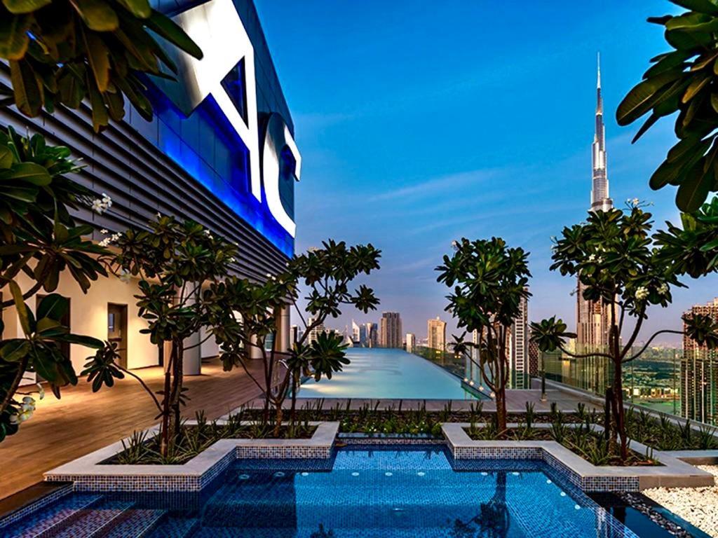 Infinity Pool & Burj Khalifa View L Luxe Paramount Dubaï Extérieur photo
